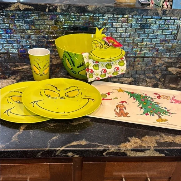 Grinch Themed Serving Set - Picture 1 of 5